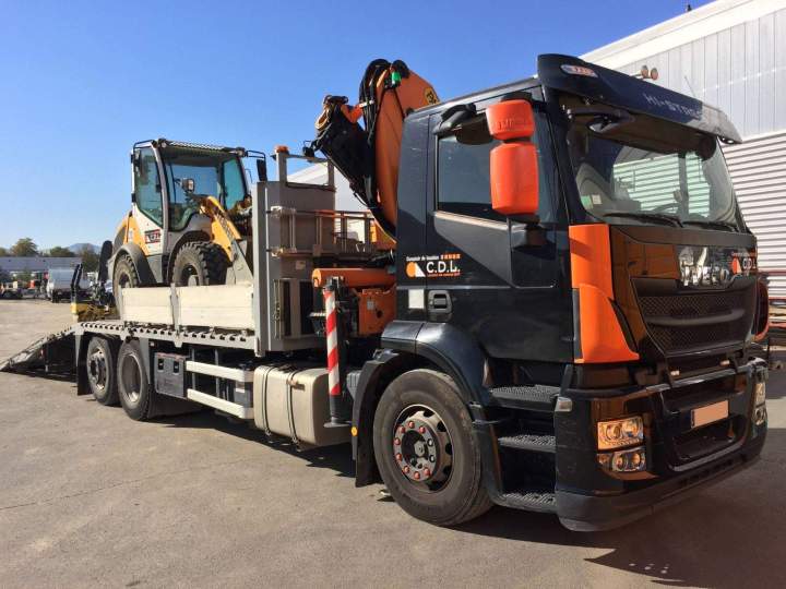 Véhicules et remorques : camions bennes, utilitaires, porte-engins